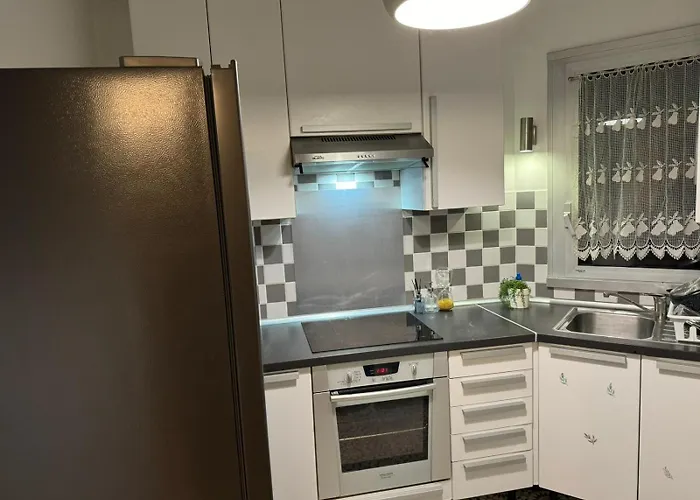 Superbe Appartement, 1Er Etage Avec Ascenseur, A 5 Min Du Metro Avec Parking Gratuit