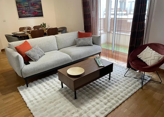 Superbe Appartement, 1Er Etage Avec Ascenseur, A 5 Min Du Metro Avec Parking Gratuit