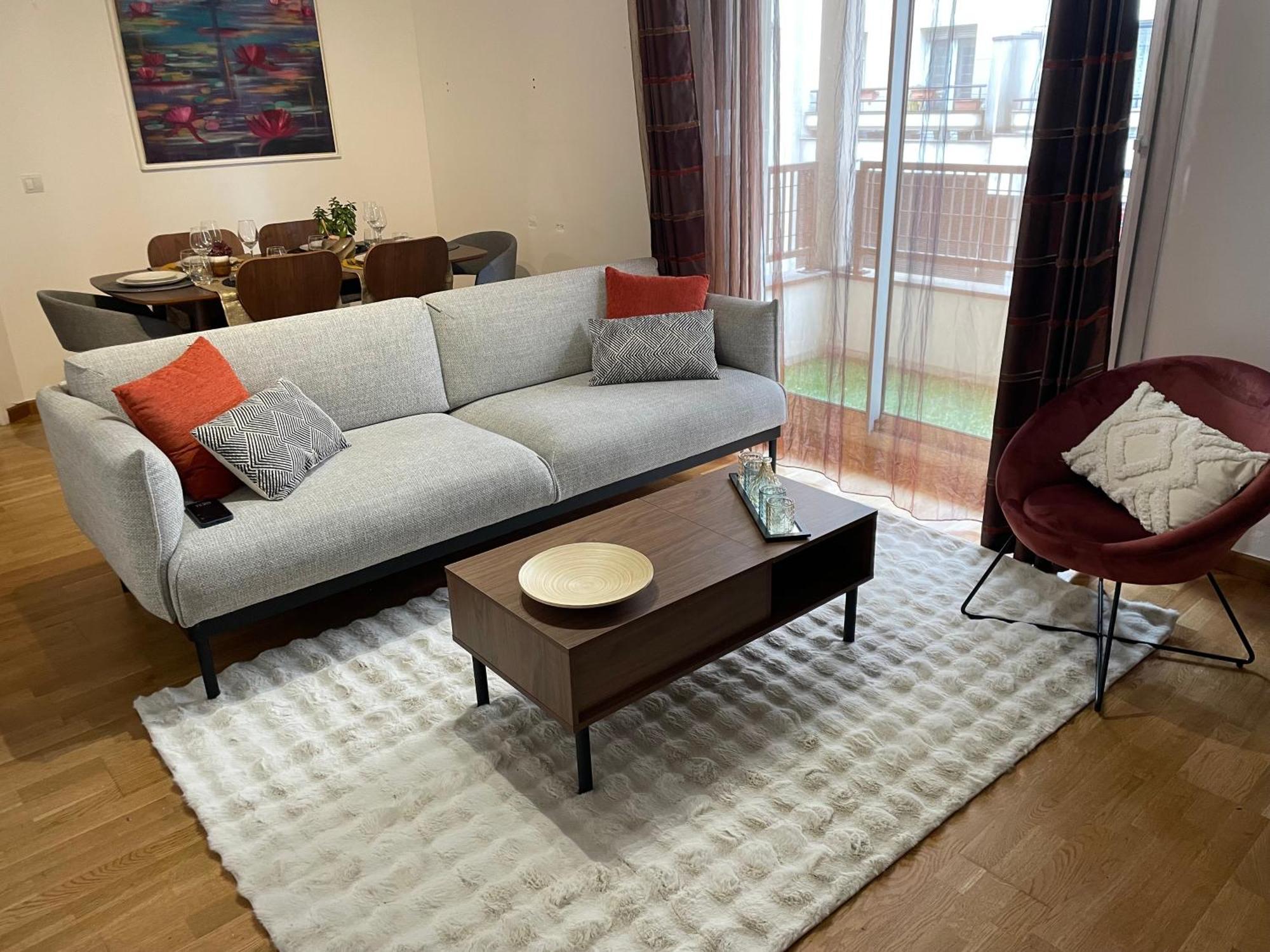 Superbe Appartement, 1er Etage Avec Ascenseur, A 5 Min Du Metro Avec Parking Gratuit Apartment *